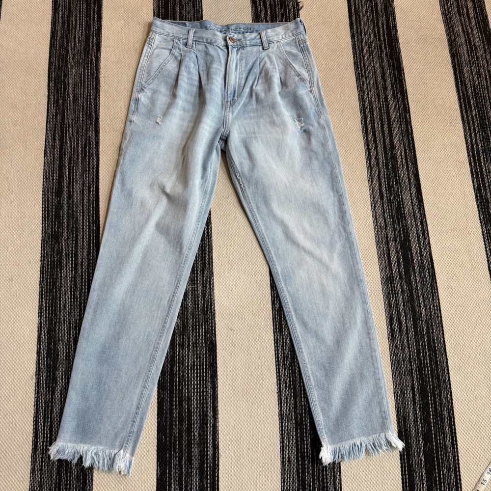 American Eagle Outfitters‎ Women's Light Wash Mom Jeans Size 6 Long